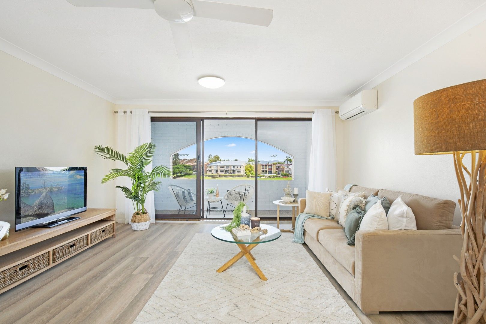 2 bedrooms Apartment / Unit / Flat in 7/95 Sunshine Boulevard MERMAID WATERS QLD, 4218
