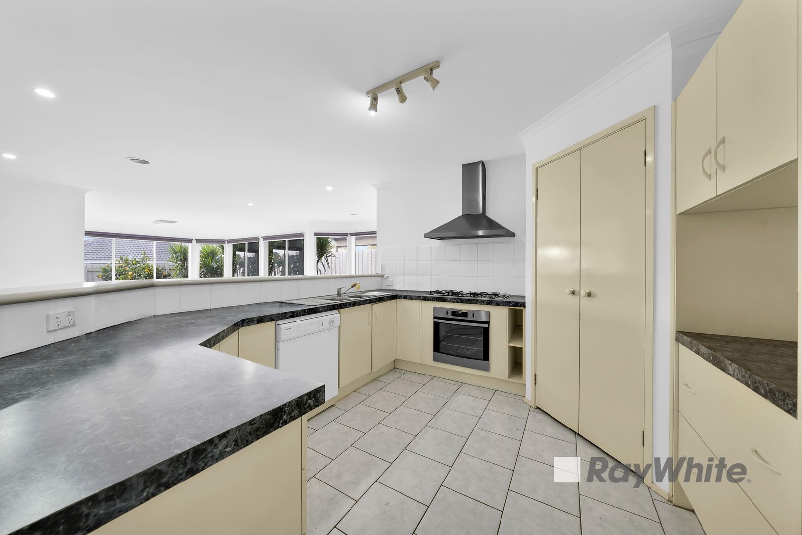 17 President Road, Narre Warren South VIC 3805, Image 2