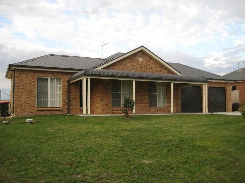 3 bedrooms House in 2A Emerald Drive KELSO NSW, 2795