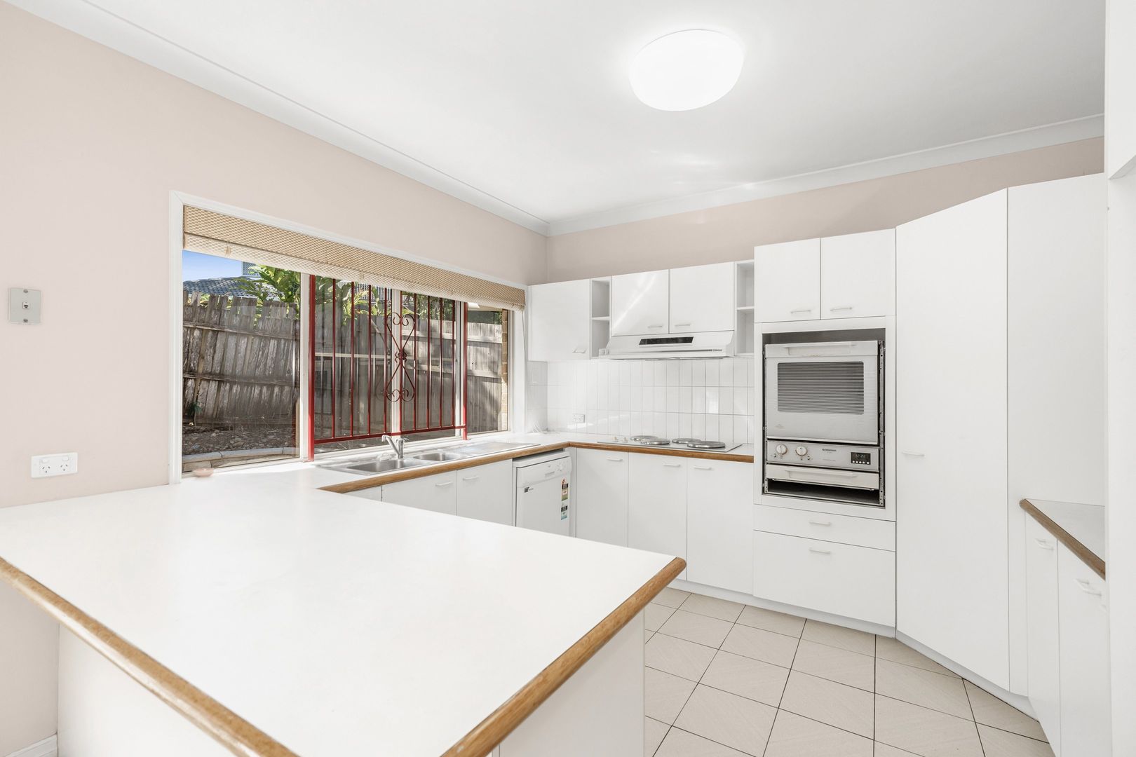 6 Cunningham Court, Wynnum West QLD 4178, Image 2