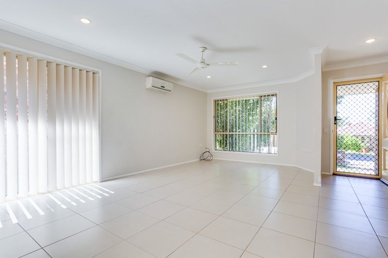 33 Baxter Crescent, Forest Lake QLD 4078, Image 2