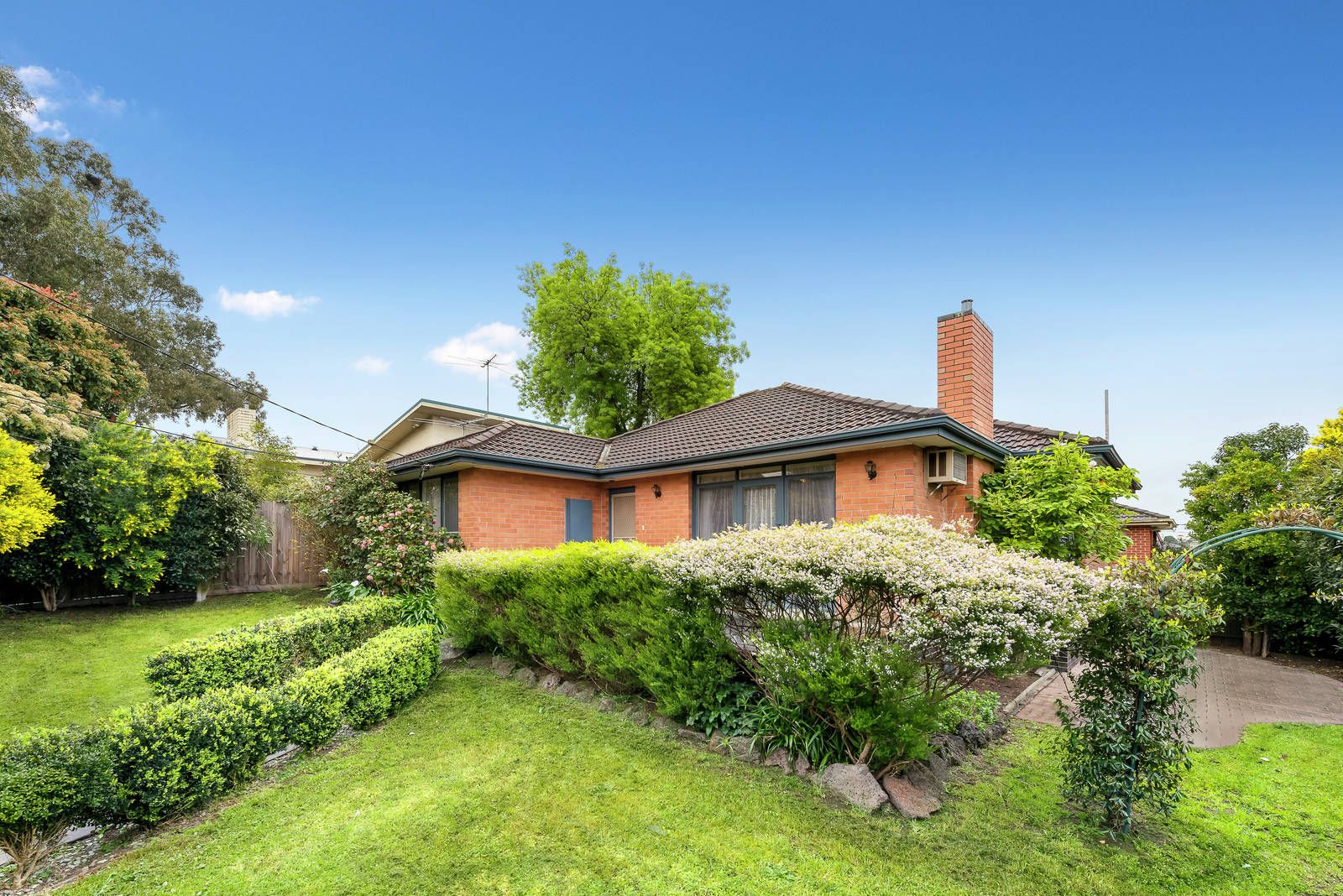 2 Glenice Avenue, Blackburn South Property History & Address Research