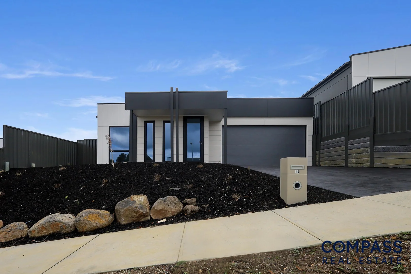 15 Jules Way, Pakenham VIC 3810