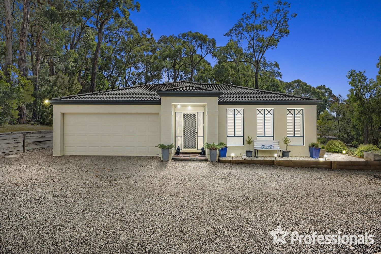 4 bedrooms House in 31-33 Lily Avenue MOUNT EVELYN VIC, 3796