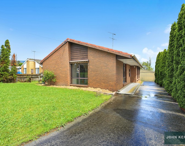 42 Randall Crescent, Moe VIC 3825