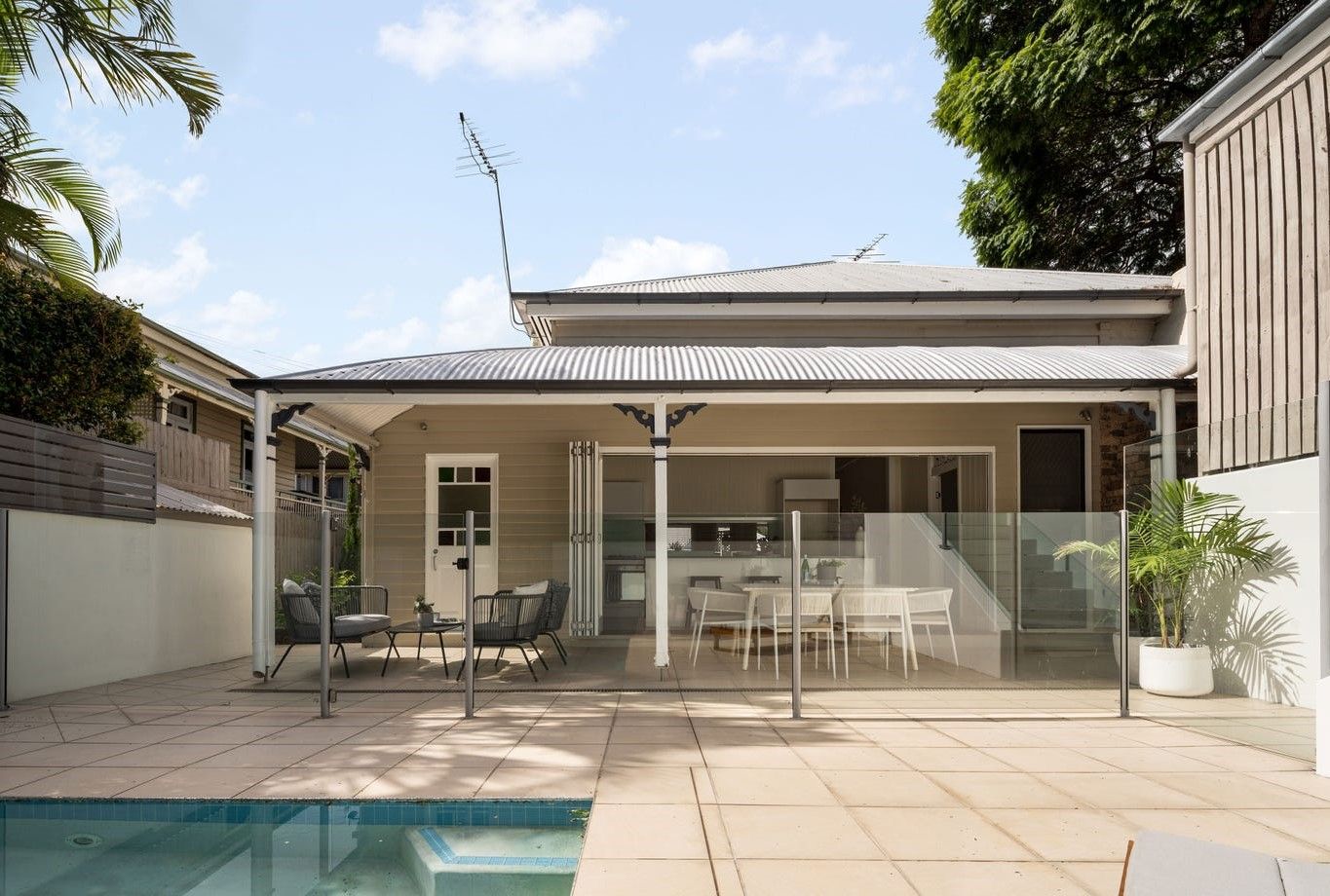 4 bedrooms House in 15 Elston Street RED HILL QLD, 4059