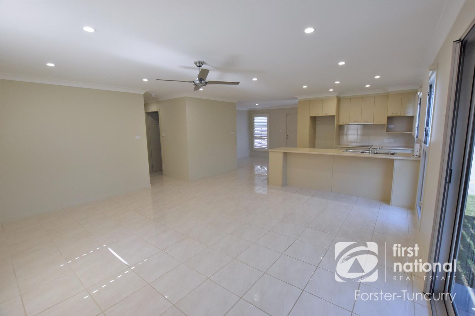 2/8 Hawke Street, Tuncurry NSW 2428, Image 2