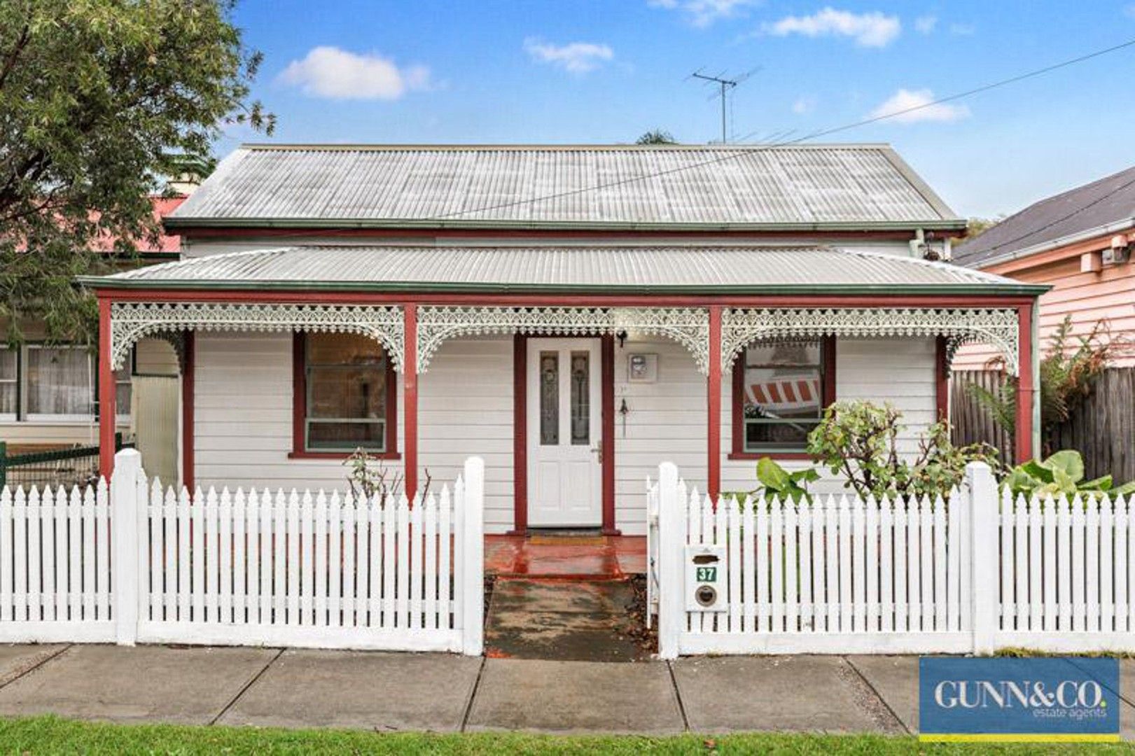 2 bedrooms House in 37A Railway Crescent WILLIAMSTOWN VIC, 3016