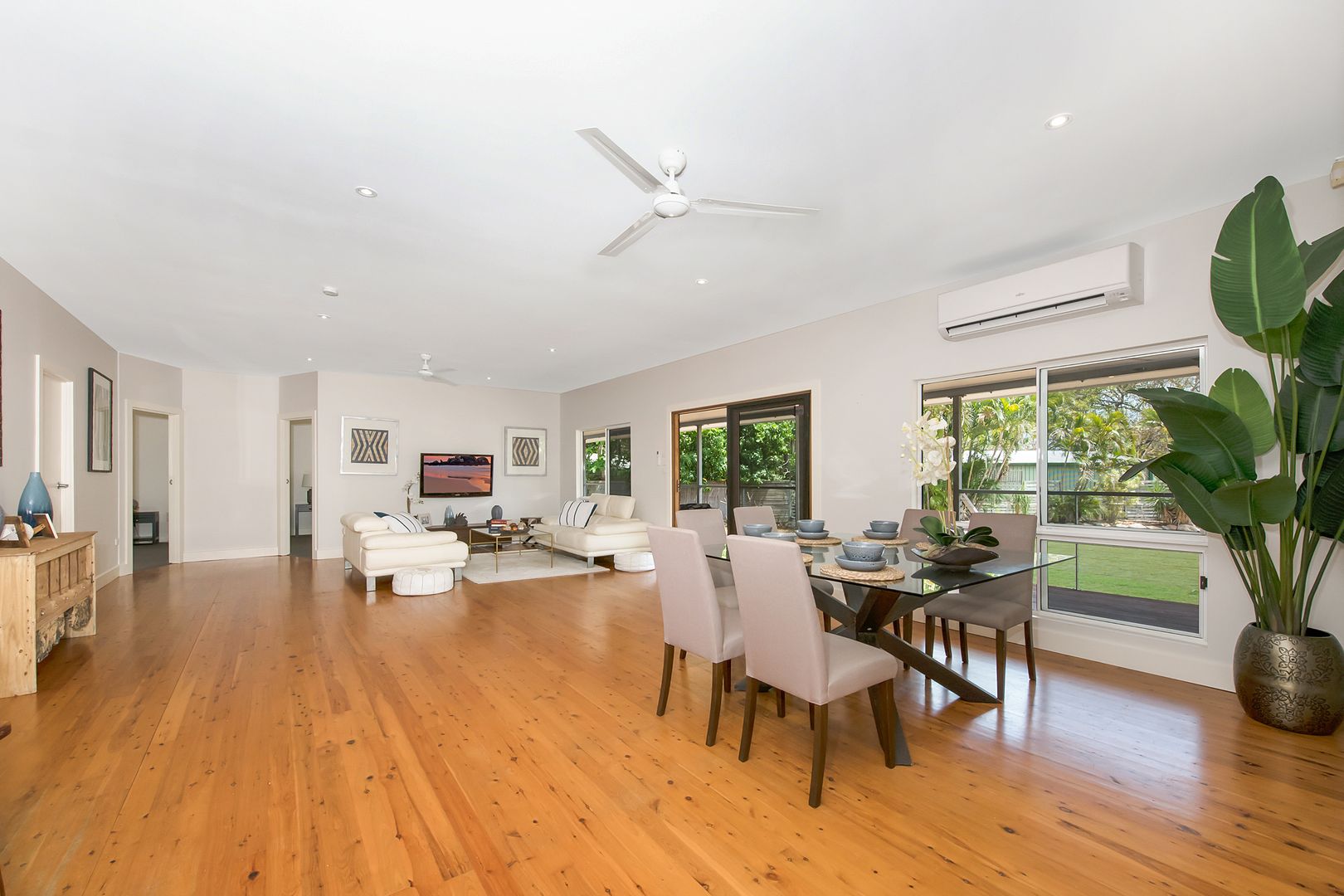 8 Anamari Court, Bushland Beach QLD 4818, Image 2