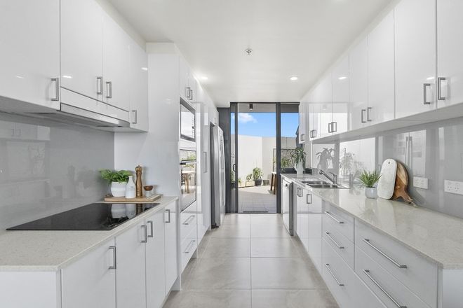 2501/22 Surf Parade, BROADBEACH QLD 4218 - Image 5