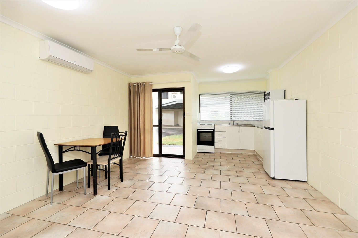 1 bedrooms Apartment / Unit / Flat in 1/6 Hector Close WESTCOURT QLD, 4870