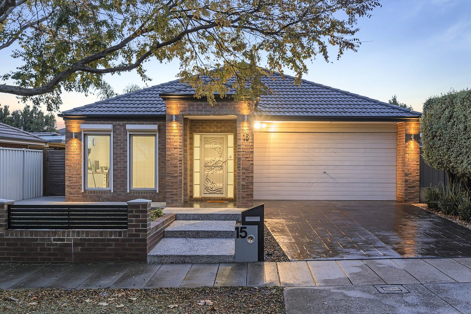 4 bedrooms House in 15 Golf View Drive CRAIGIEBURN VIC, 3064