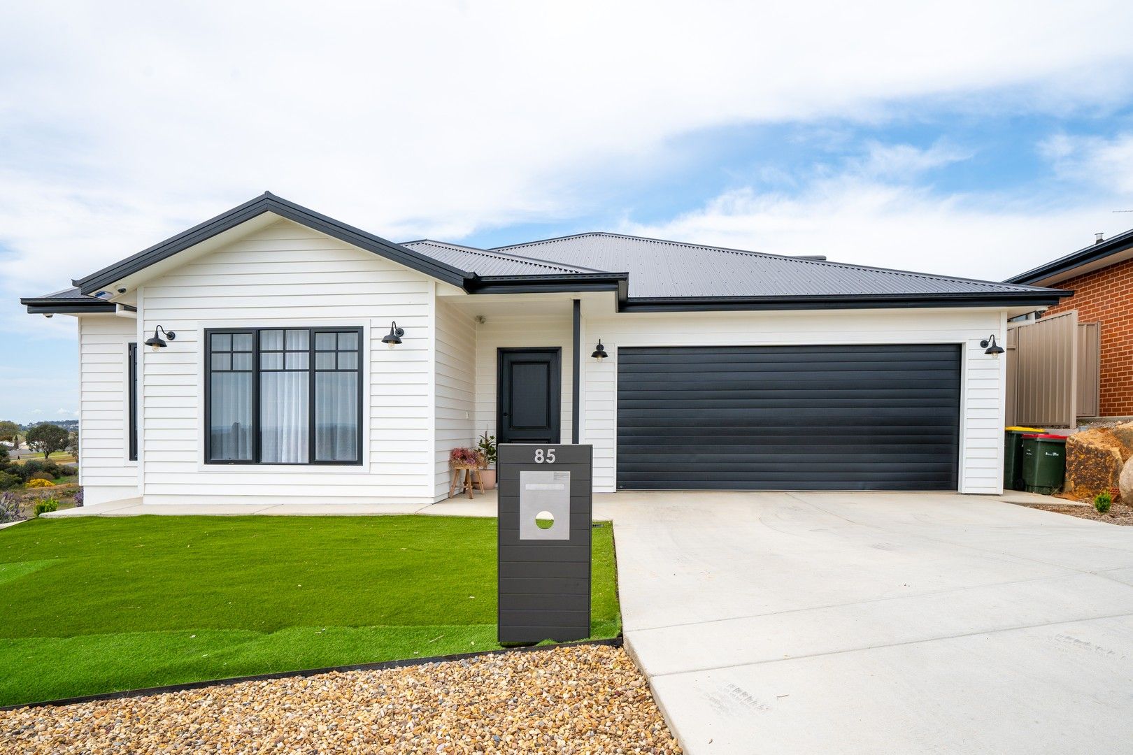3 bedrooms House in 85 Lingiari Drive LLOYD NSW, 2650