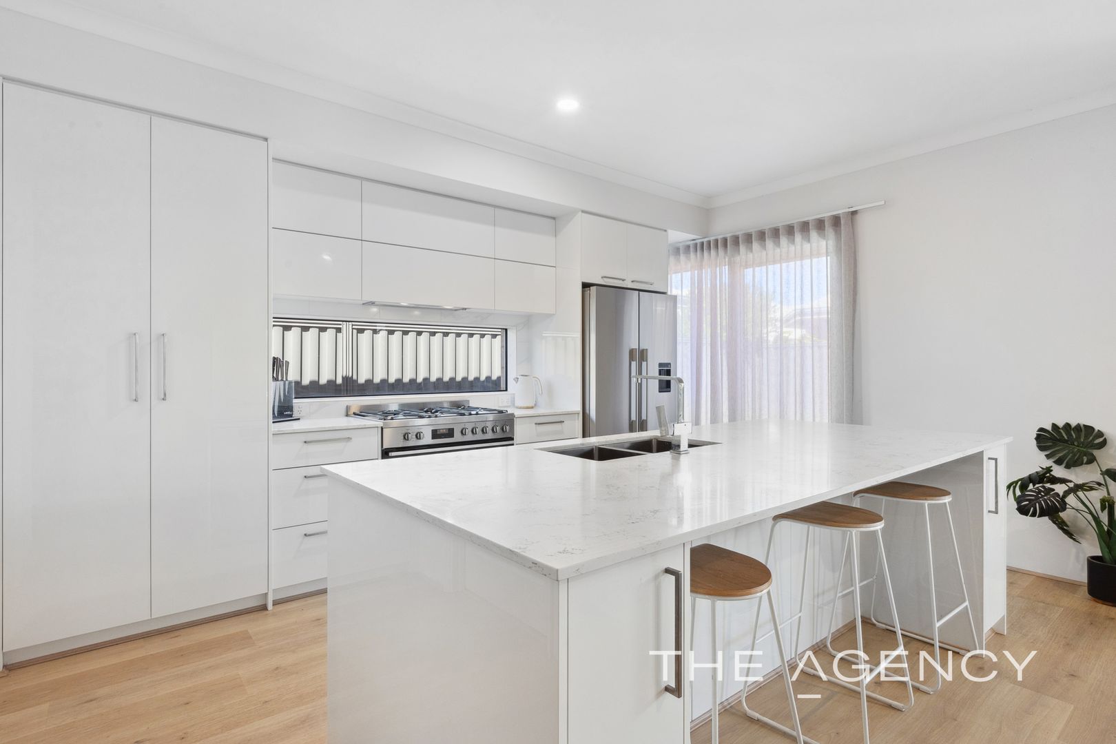 10 Guava Way, Treeby WA 6164, Image 2