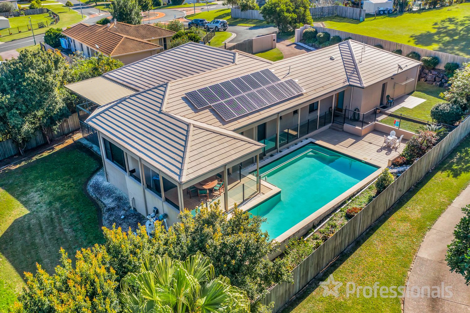 4 Jasper Court, Southside QLD 4570, Image 2