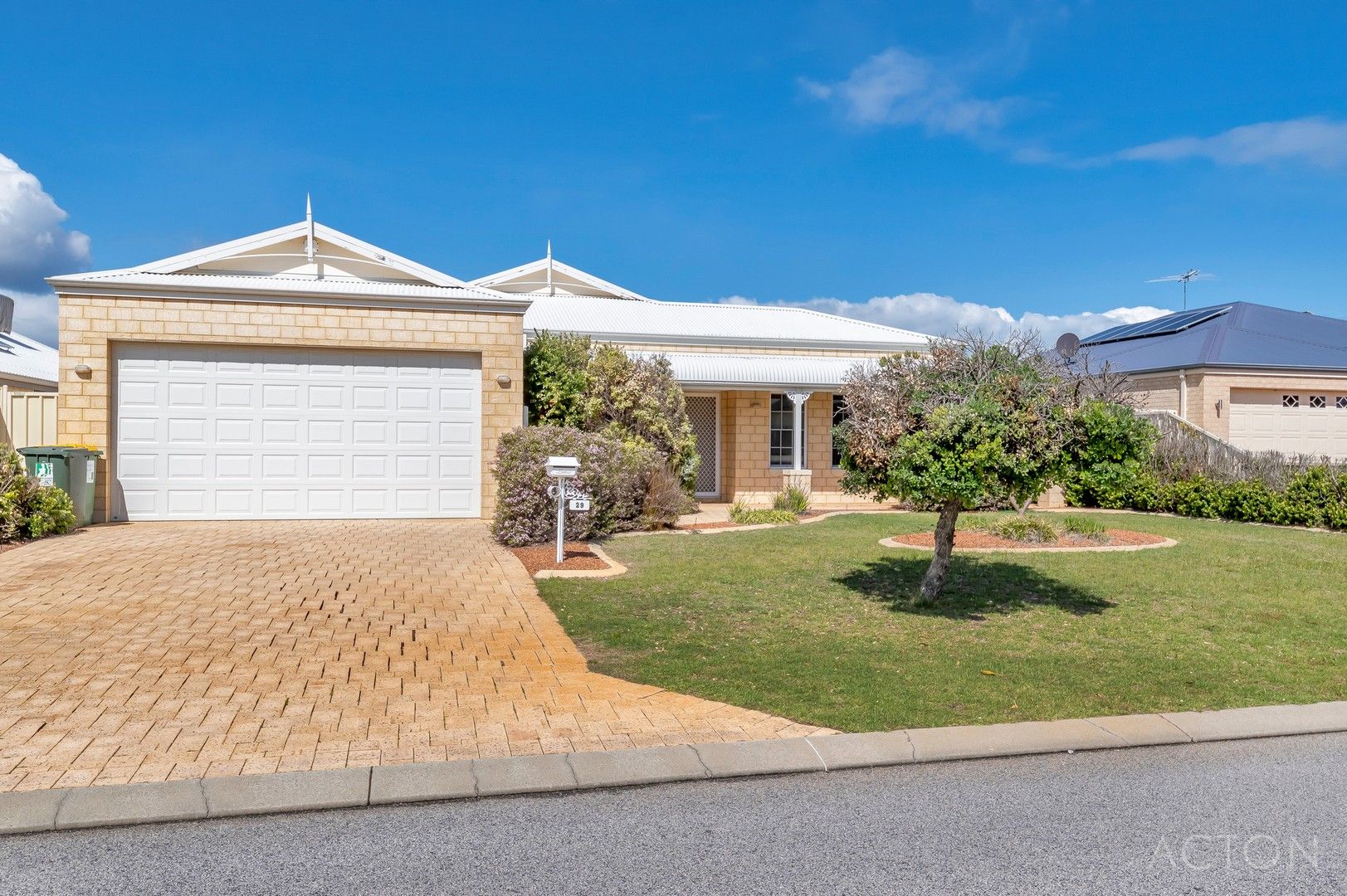 4 bedrooms House in 29 Lord Hobart Drive MADORA BAY WA, 6210