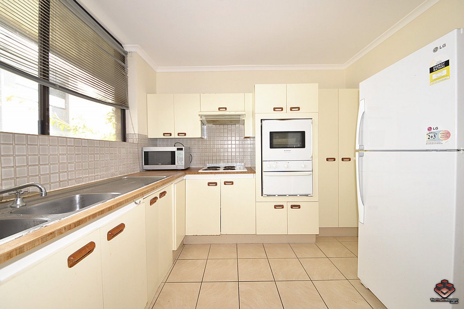 3 bedrooms Apartment / Unit / Flat in 4/114 Carmody Road ST LUCIA QLD, 4067