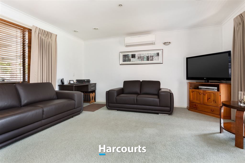 15 County Drive, Berwick VIC 3806, Image 2