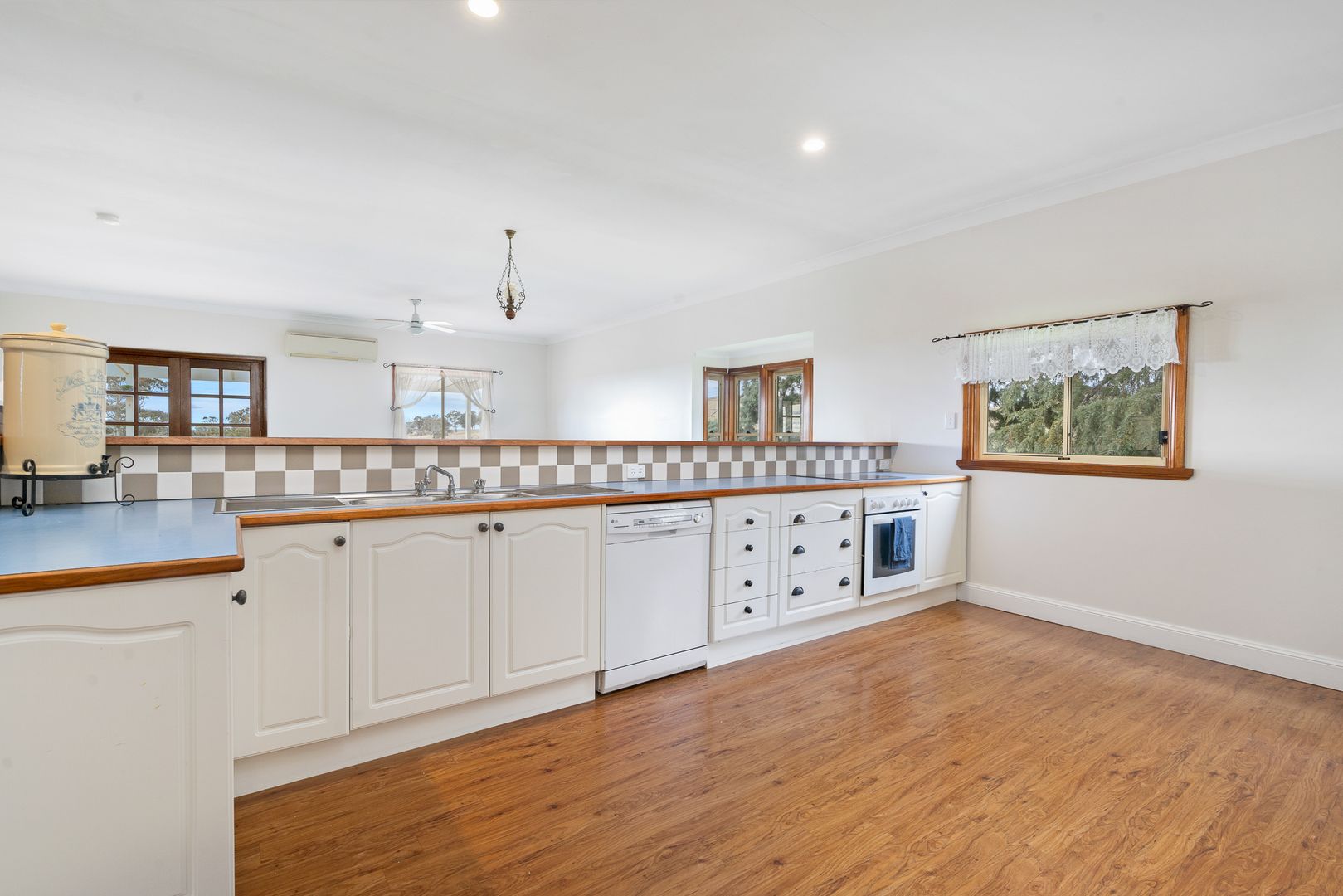 135 Bundaleer Road, Newbridge NSW 2795, Image 2