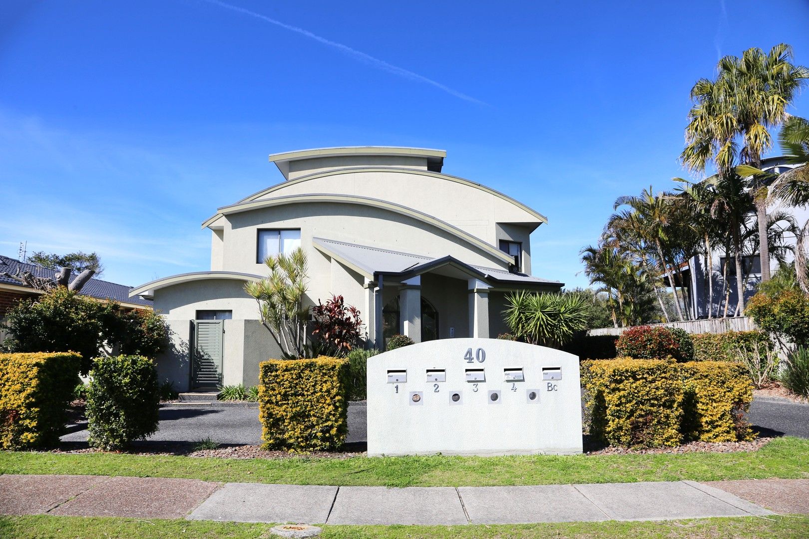 2 bedrooms Apartment / Unit / Flat in 1/40 Oceanside Drive CAVES BEACH NSW, 2281