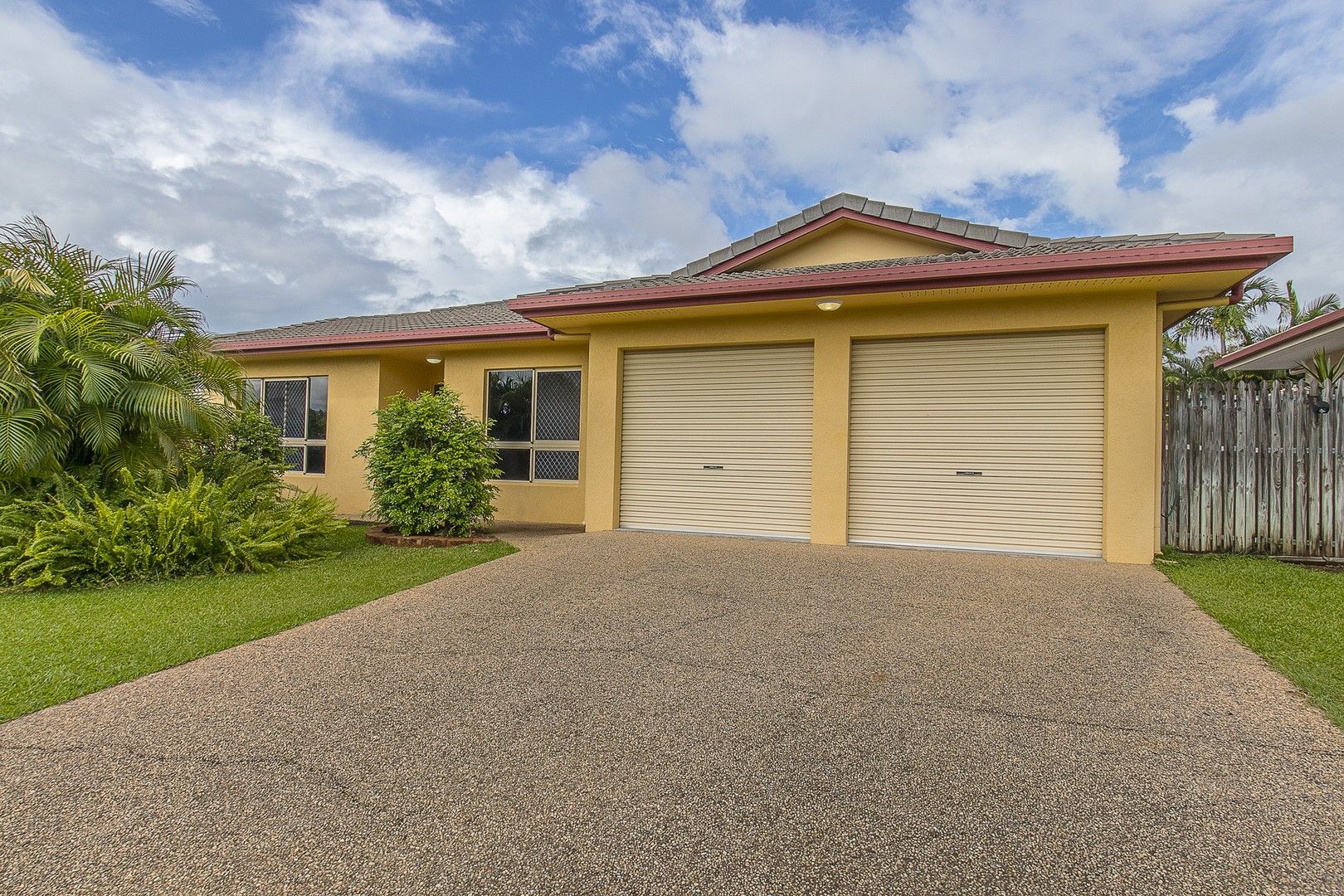 4 bedrooms House in 2 Saint Pauls Court MOUNT LOUISA QLD, 4814