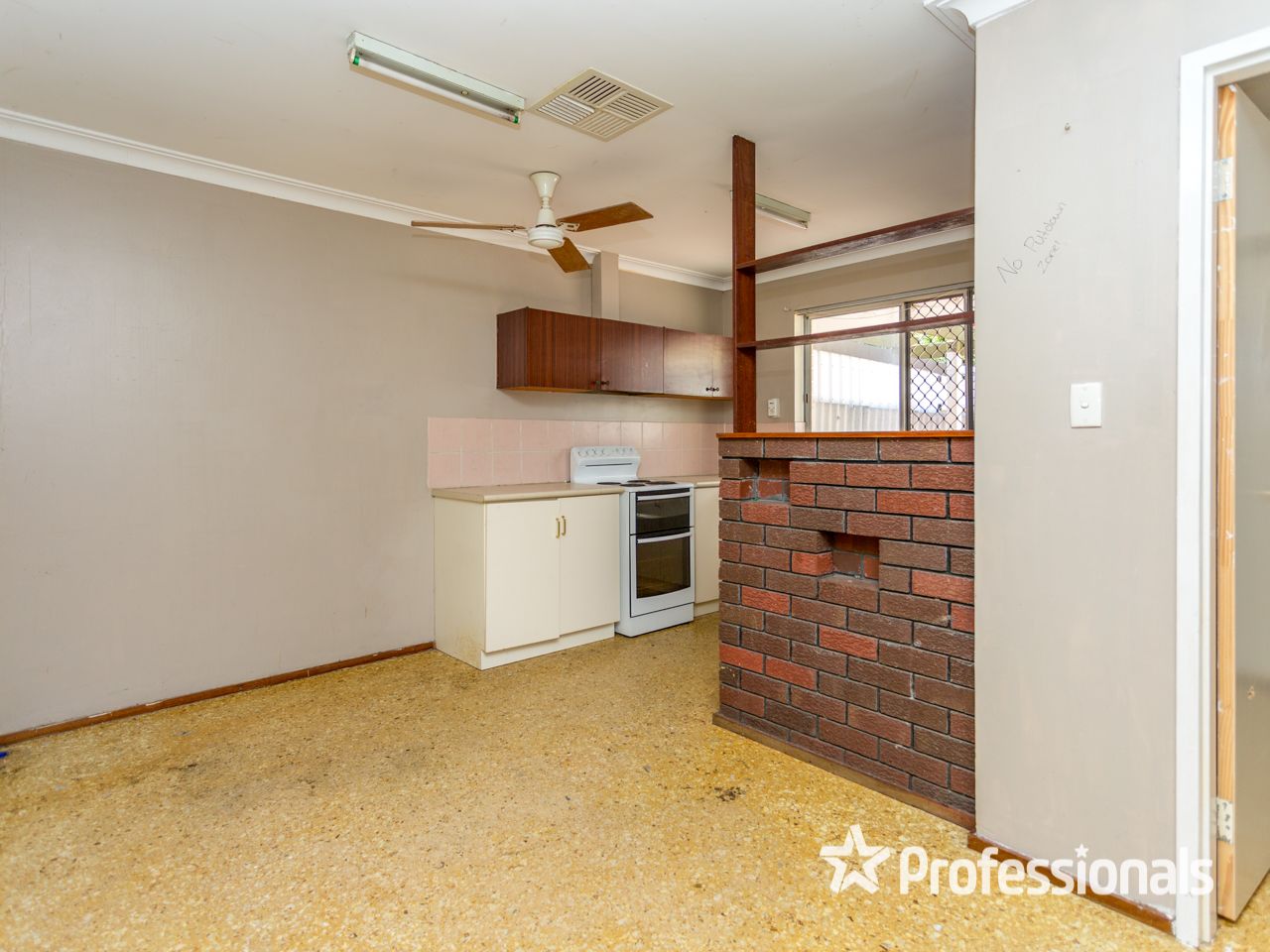 23 Amaroo Court, Armadale WA 6112, Image 2