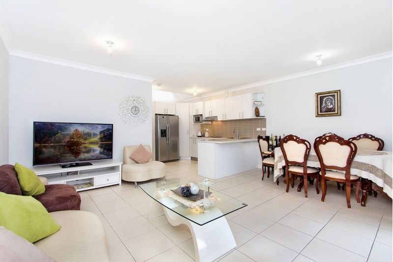 2/20 Tallawong Avenue, Blacktown NSW 2148, Image 1