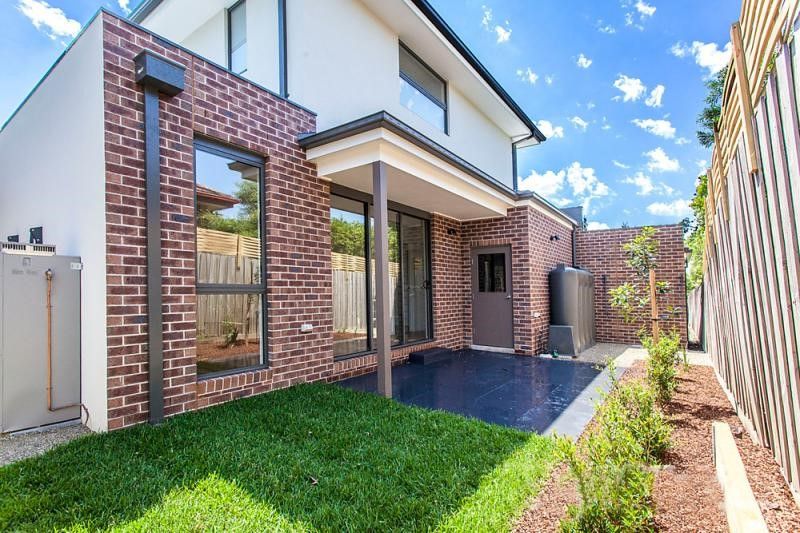 2/15 Farleigh Avenue, Burwood VIC 3125, Image 0