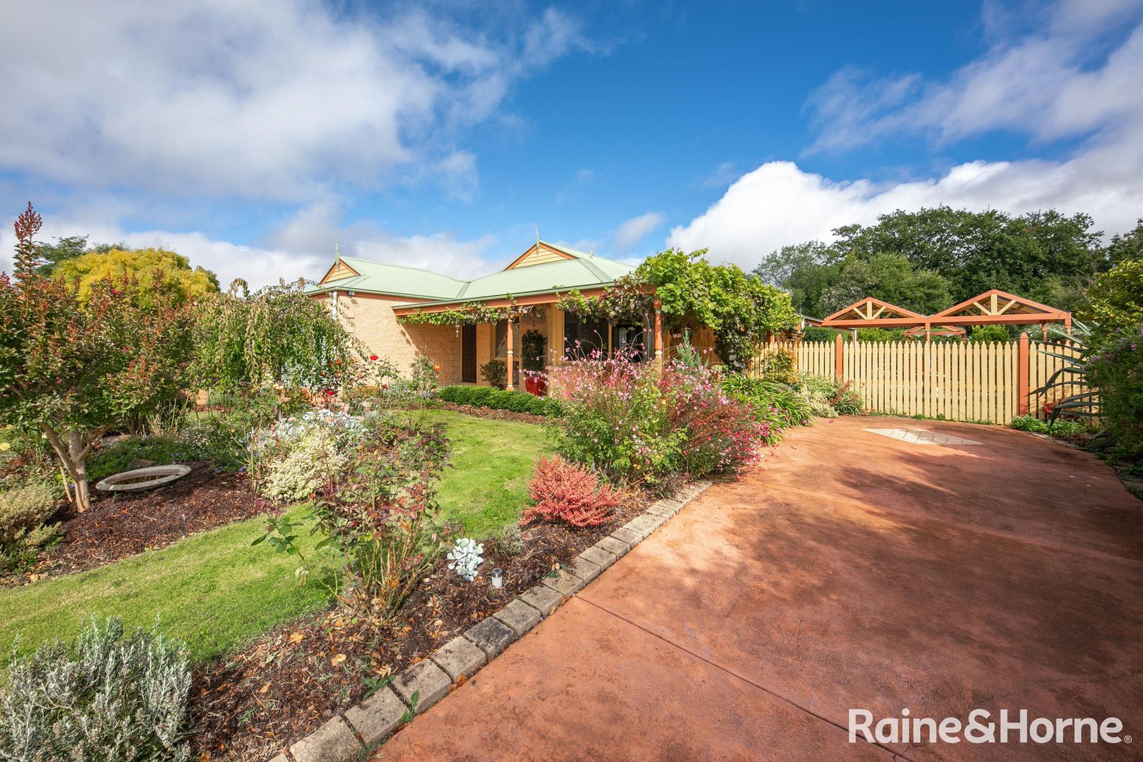 10 Wodalla Grove, New Gisborne VIC 3438, Image 2