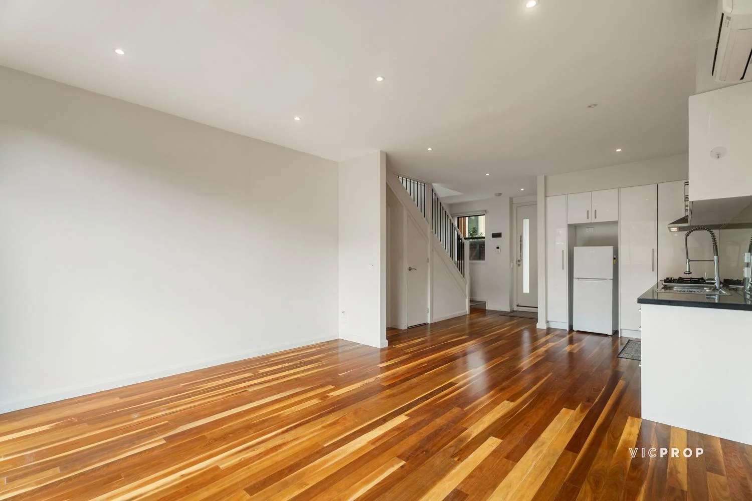 Primary image of 2/69 Tram Road, Doncaster VIC 3108