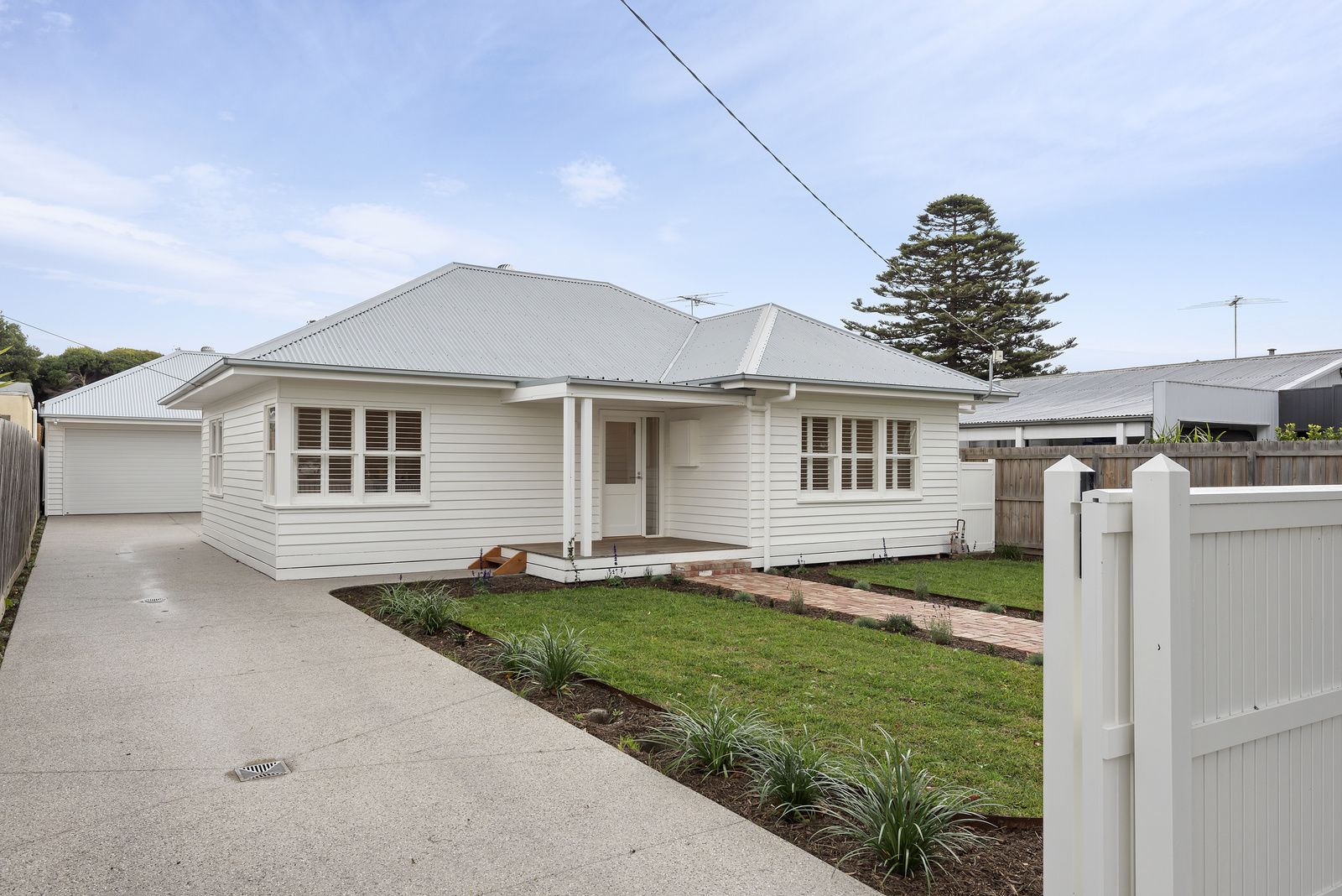 4 bedrooms House in 39 Finchaven Street HERNE HILL VIC, 3218