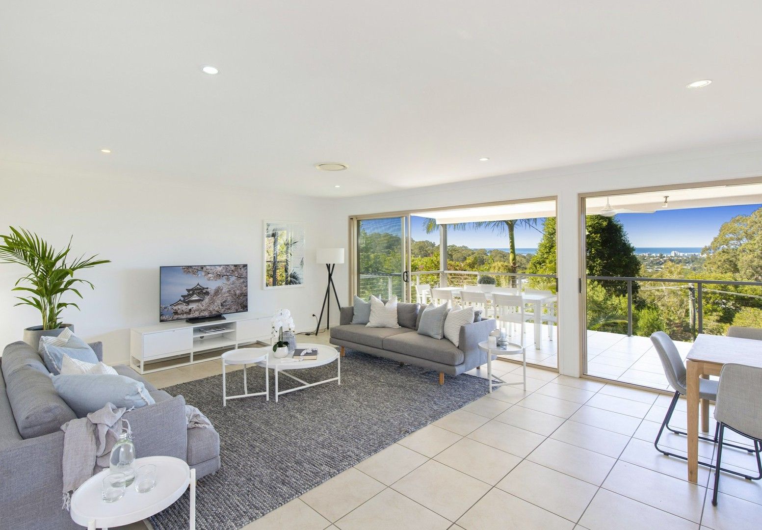6 bedrooms House in 13 Caroline Crescent BUDERIM QLD, 4556