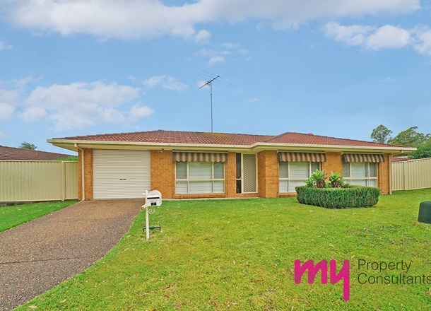 11 Dewey Place, St Helens Park NSW 2560