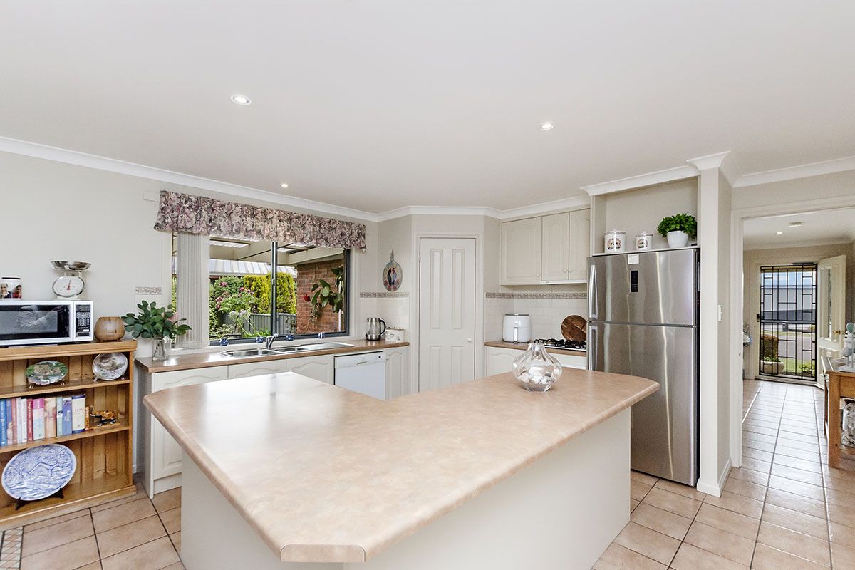 4 Stornaway Court, Portland VIC 3305, Image 2