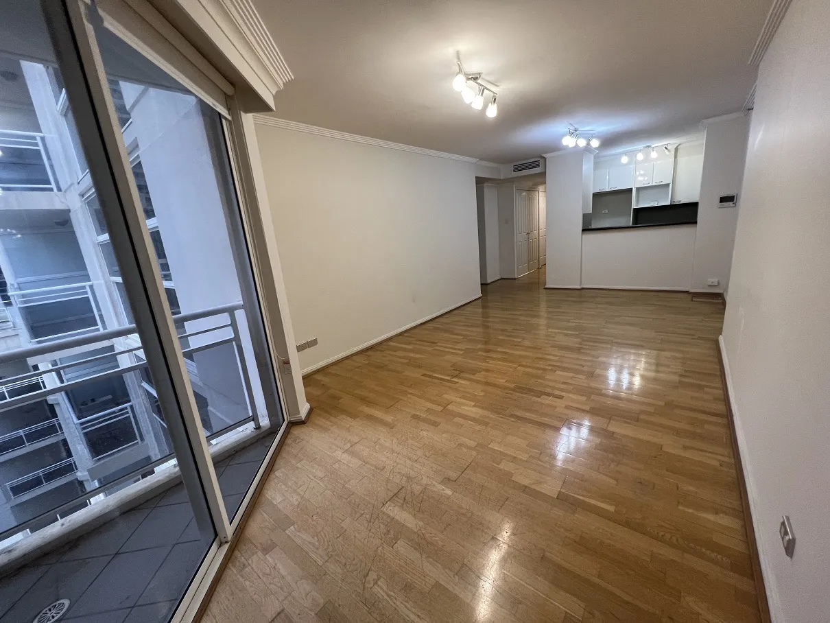 High level North and East Aspect apartment with parking and store room. – pohled 5