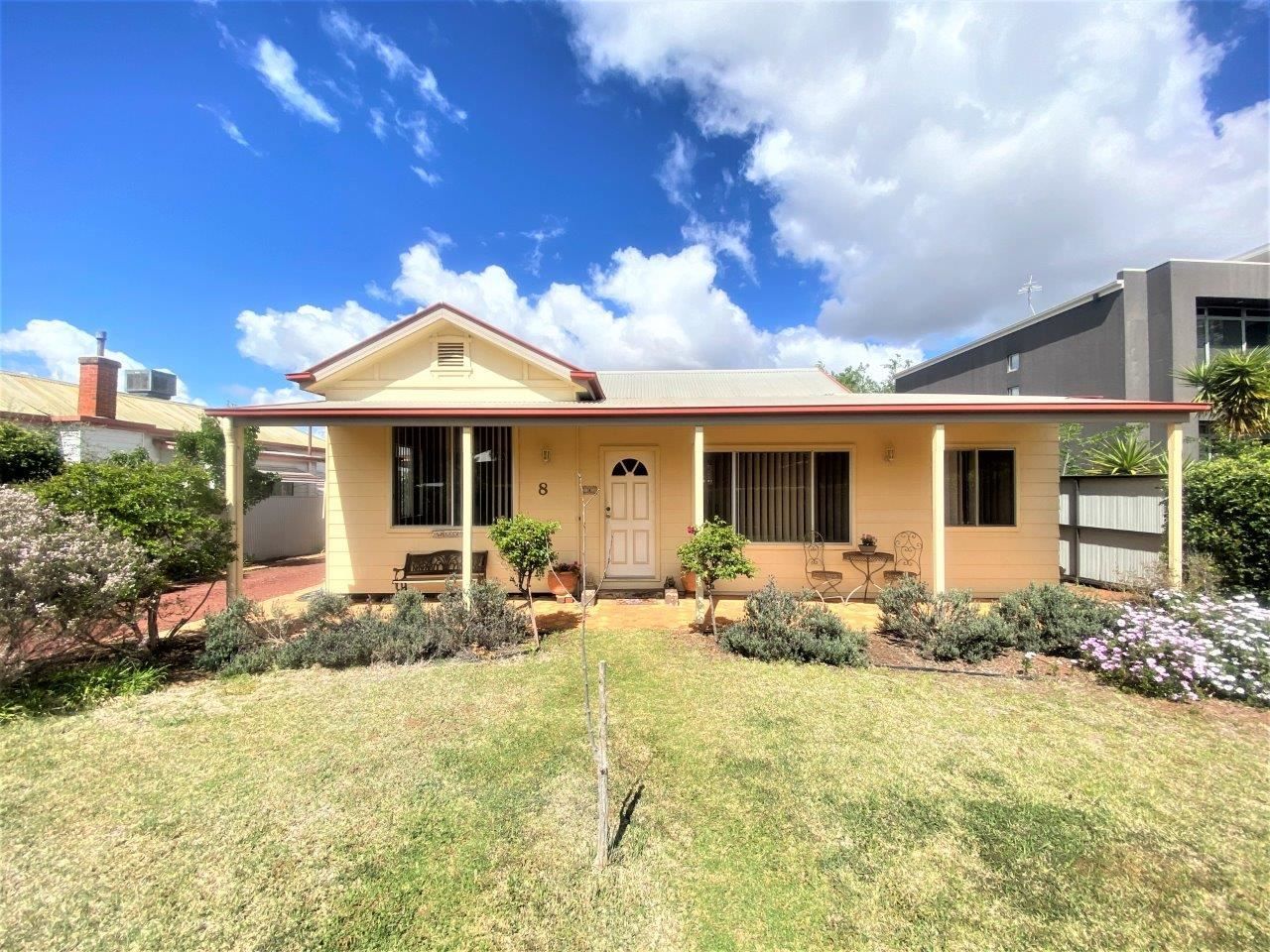 Sold 8 Hyandra Street Griffith Nsw 2680 On 24 Oct 2020 2016518285 Domain