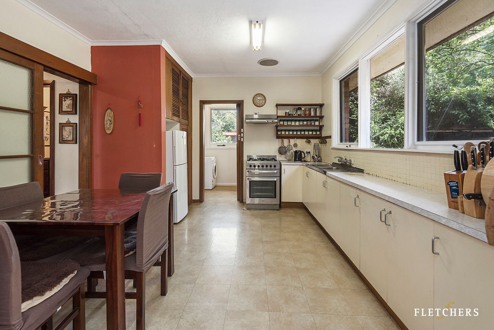 14 Sylvan Court, Forest Hill VIC 3131, Image 2