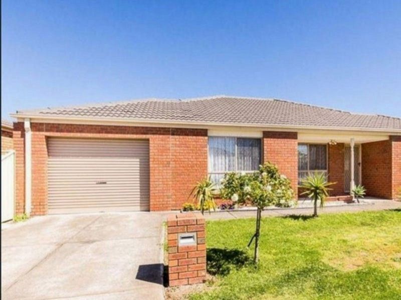 3 bedrooms House in 15 Lauderdale Drive TARNEIT VIC, 3029