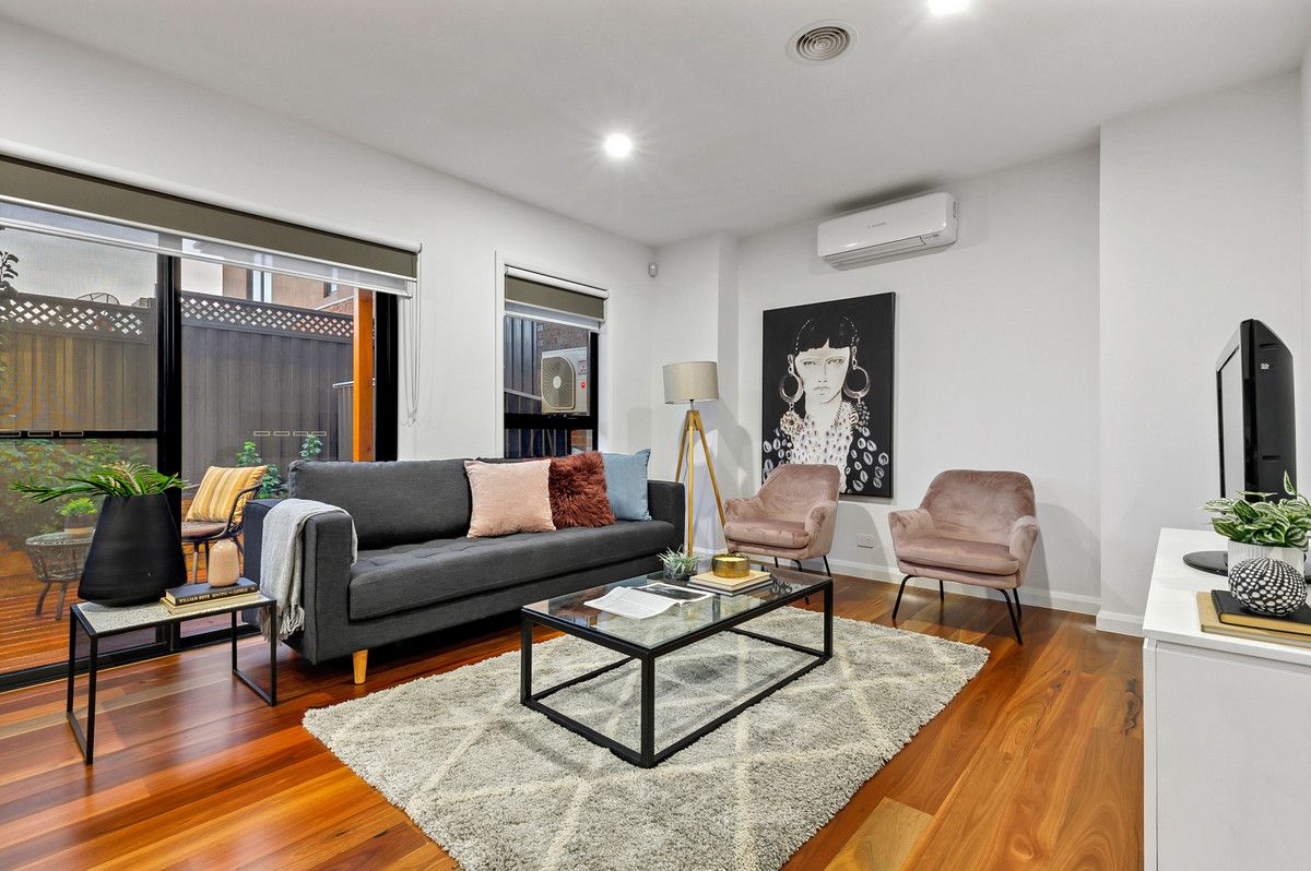 2/2 Grevillia Road, Oak Park VIC 3046, Image 2