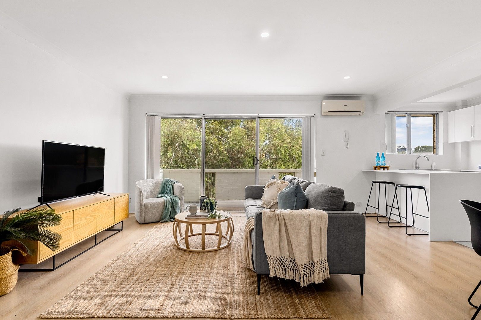 2 bedrooms Apartment / Unit / Flat in 11/10-12 Thomas Street PARRAMATTA NSW, 2150