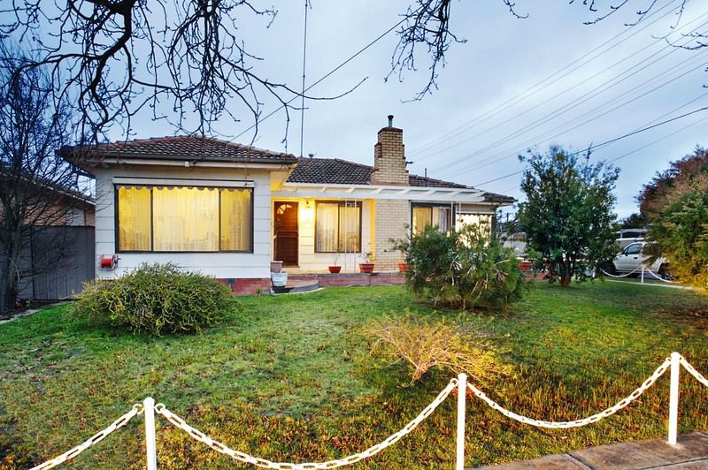 3 bedrooms House in 23 Pauls Crescent WENDOUREE VIC, 3355