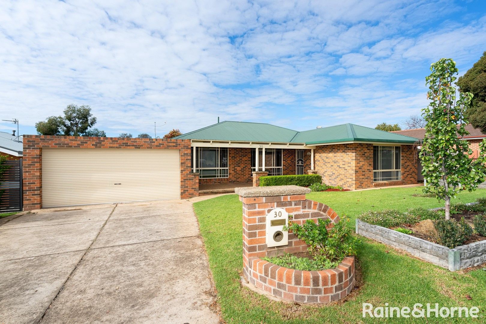 30 Lamilla Street, Glenfield Park NSW 2650, Image 0