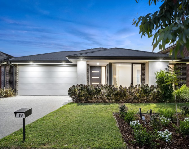 19 Cunningham Parade, Keysborough VIC 3173