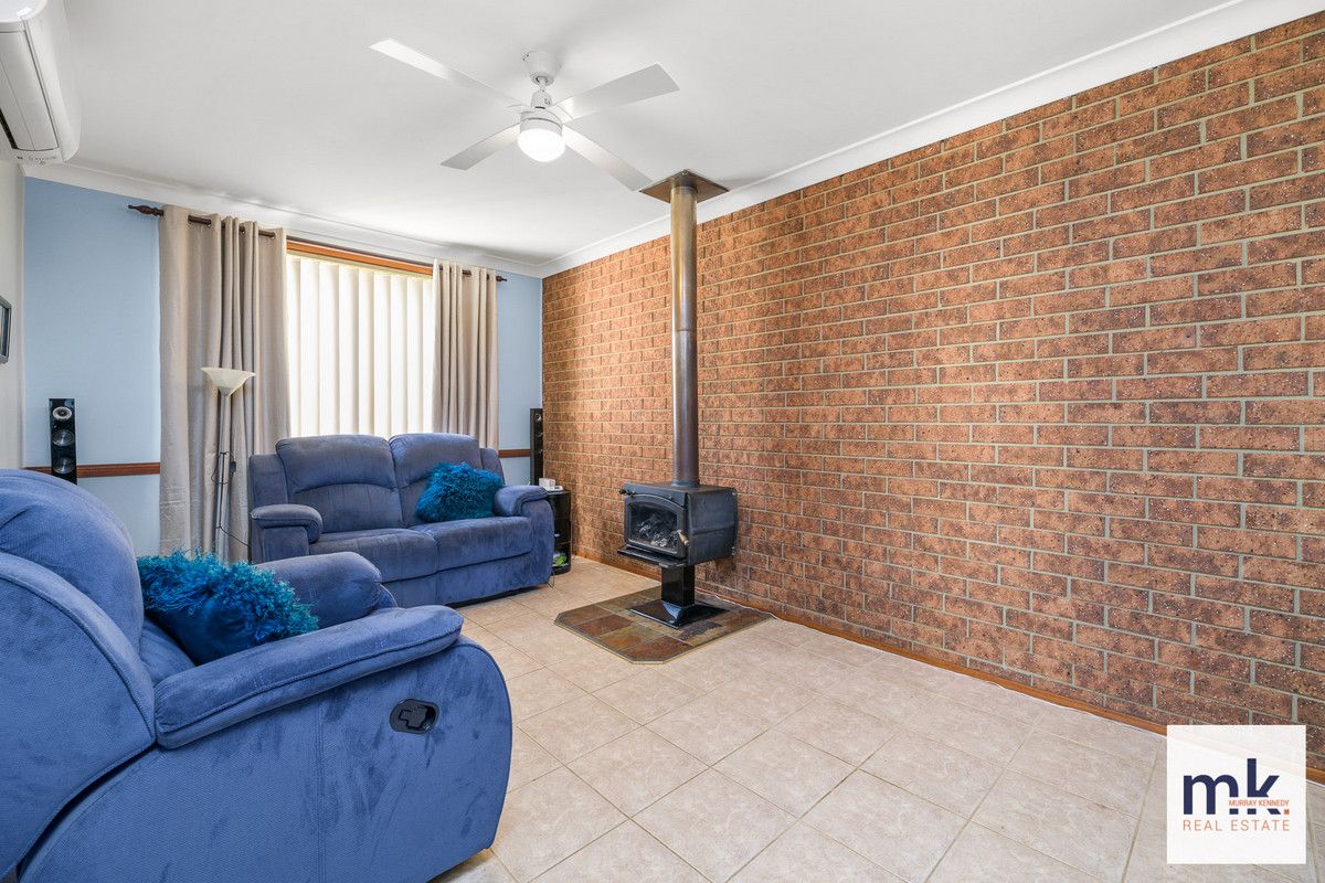 2/102 Chasselas Avenue, Eschol Park NSW 2558, Image 2