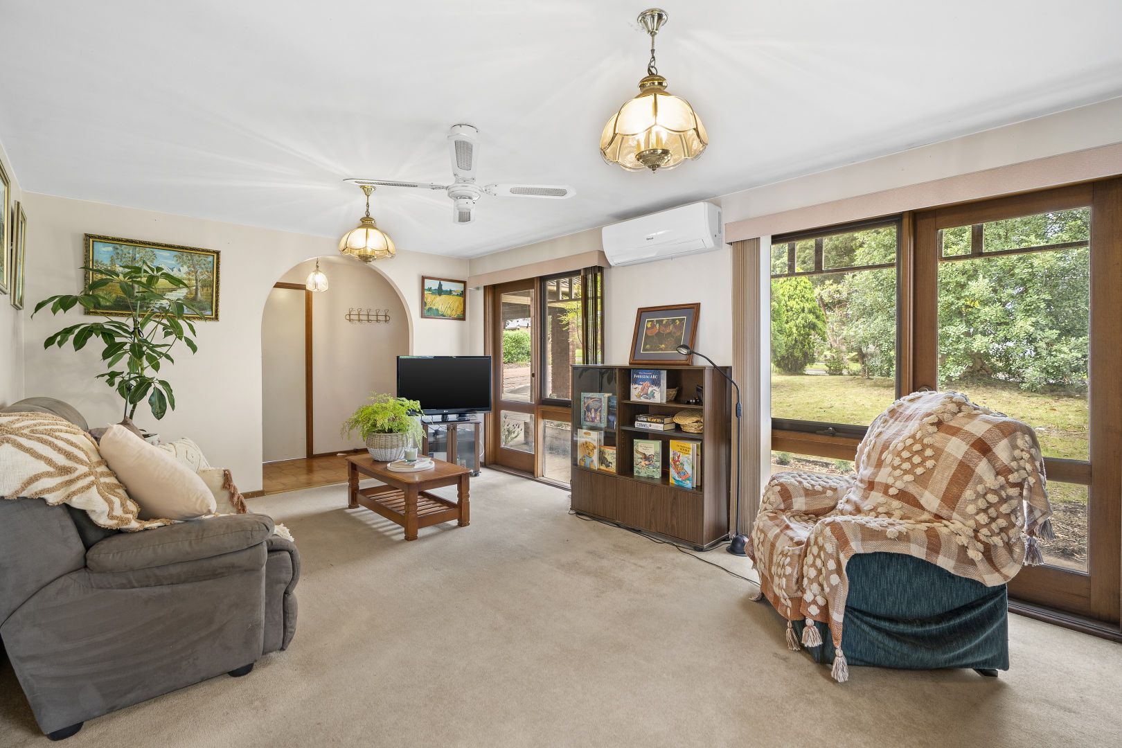 10 Collendina Crescent, Scoresby VIC 3179, Image 1