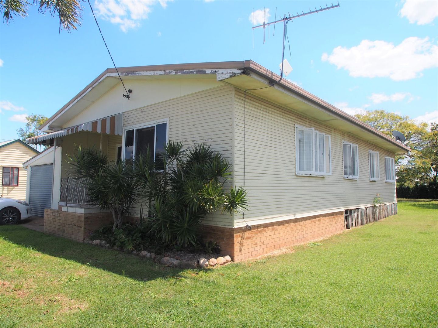 40 WALSH STREET, Biggenden QLD 4621 Domain