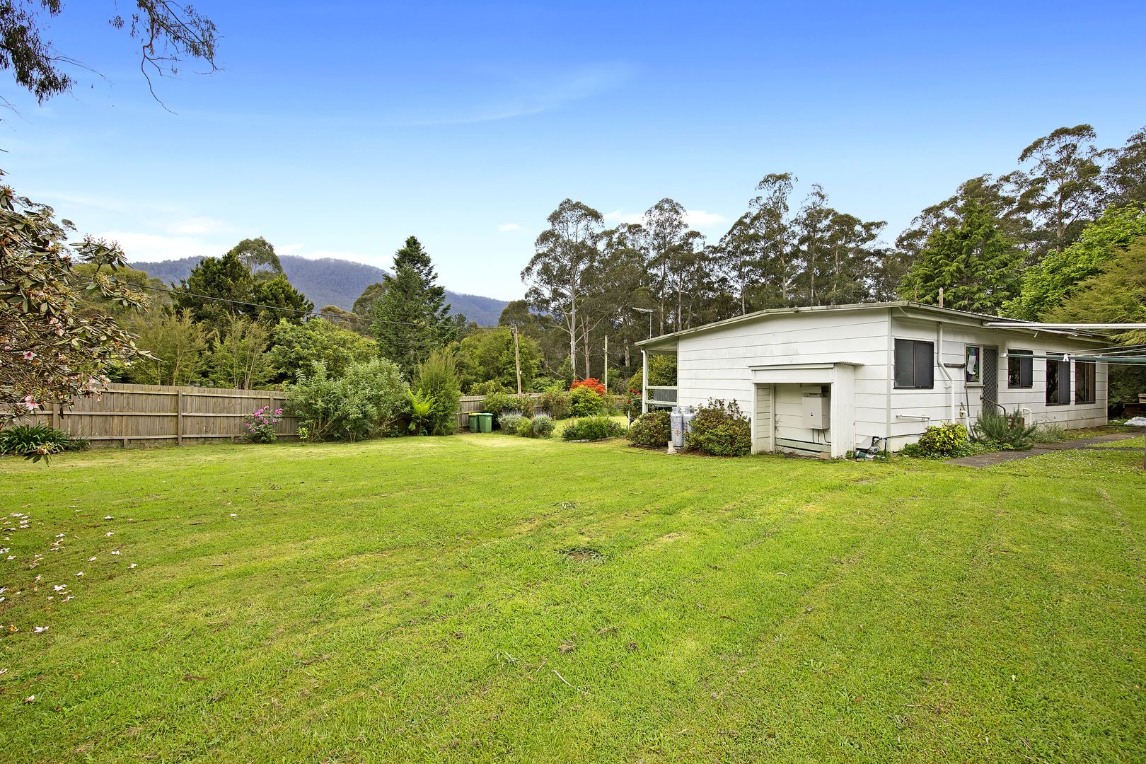 24 Rainbow Trout Avenue, East Warburton VIC 3799, Image 2