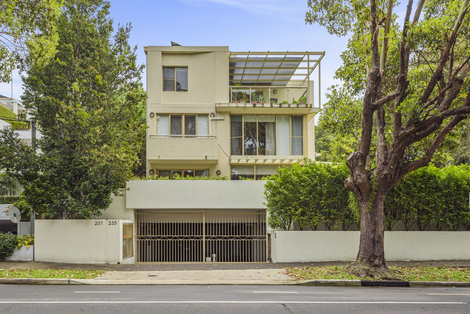 3 bedrooms Apartment / Unit / Flat in 3/235-237 O'Sullivan Road BELLEVUE HILL NSW, 2023