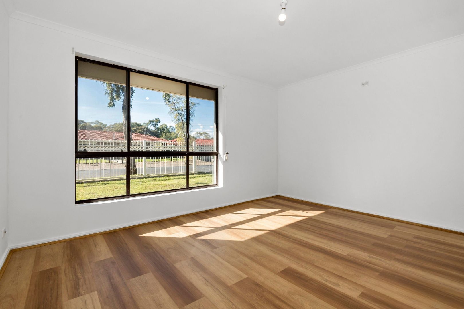 16 Burstall Court, Parafield Gardens SA 5107, Image 2