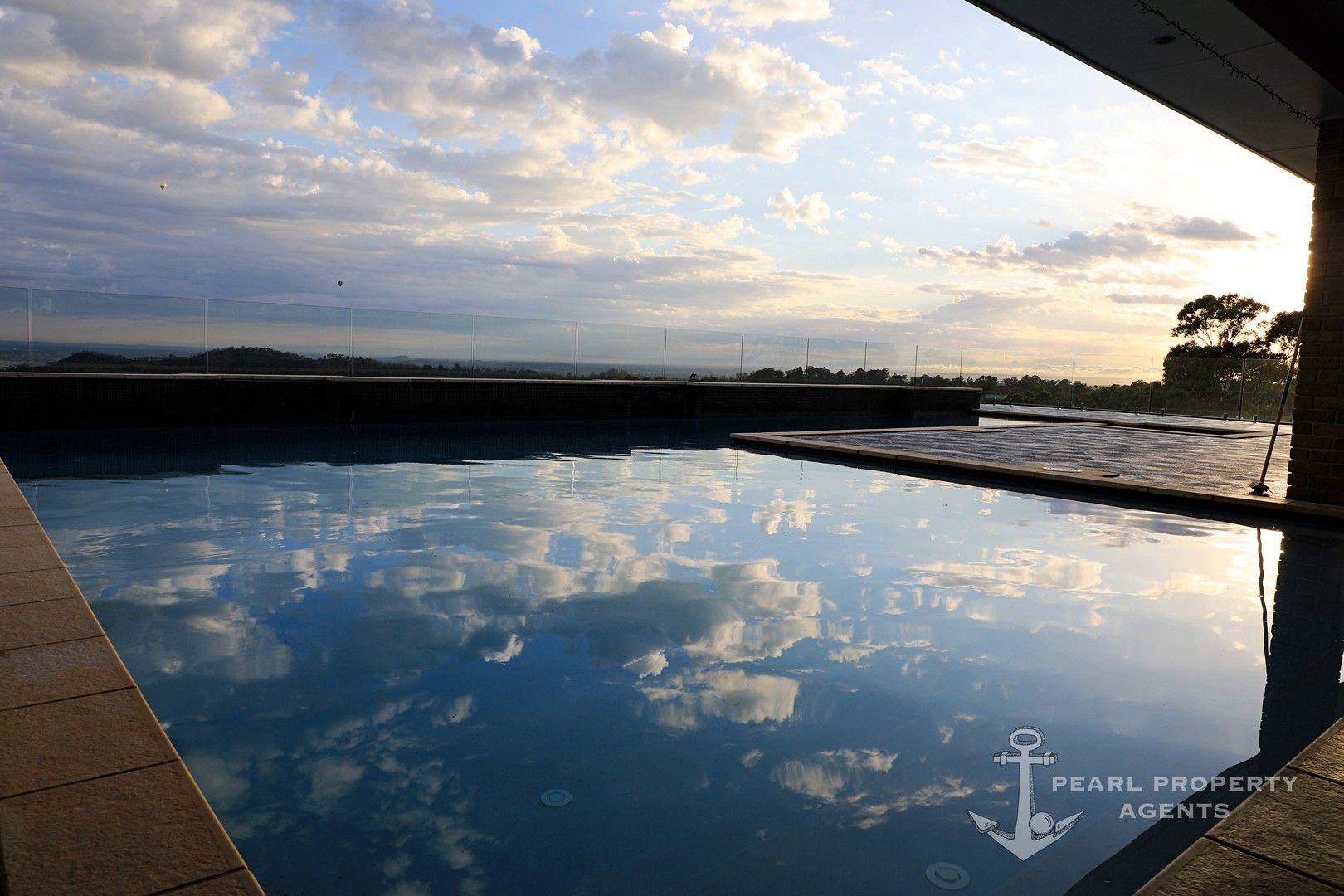 8 bedrooms House in  RAZORBACK NSW, 2571